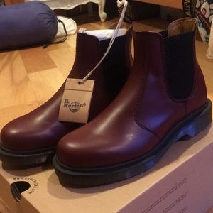 DR. MARTENS CHELSEA BOOT